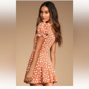 NWT Lulus short puff sleeve dress